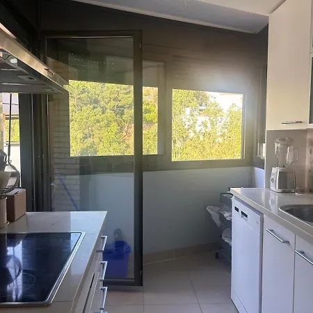 Apartment With Pool And Parking *
