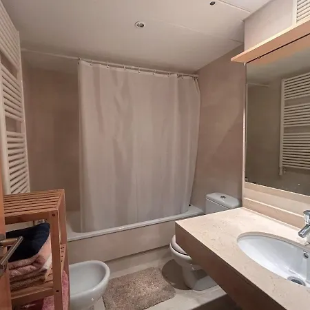 Apartment With Pool And Parking *